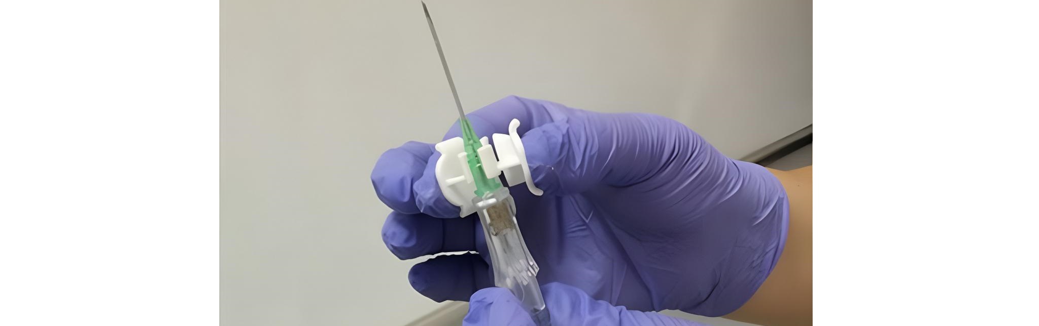 Investigadores/as del Instituto i+12 lideran un estudio que demuestra que un dispositivo desarrollado en el Hospital 12 de Octubre mejora la seguridad de las vías intravenosas